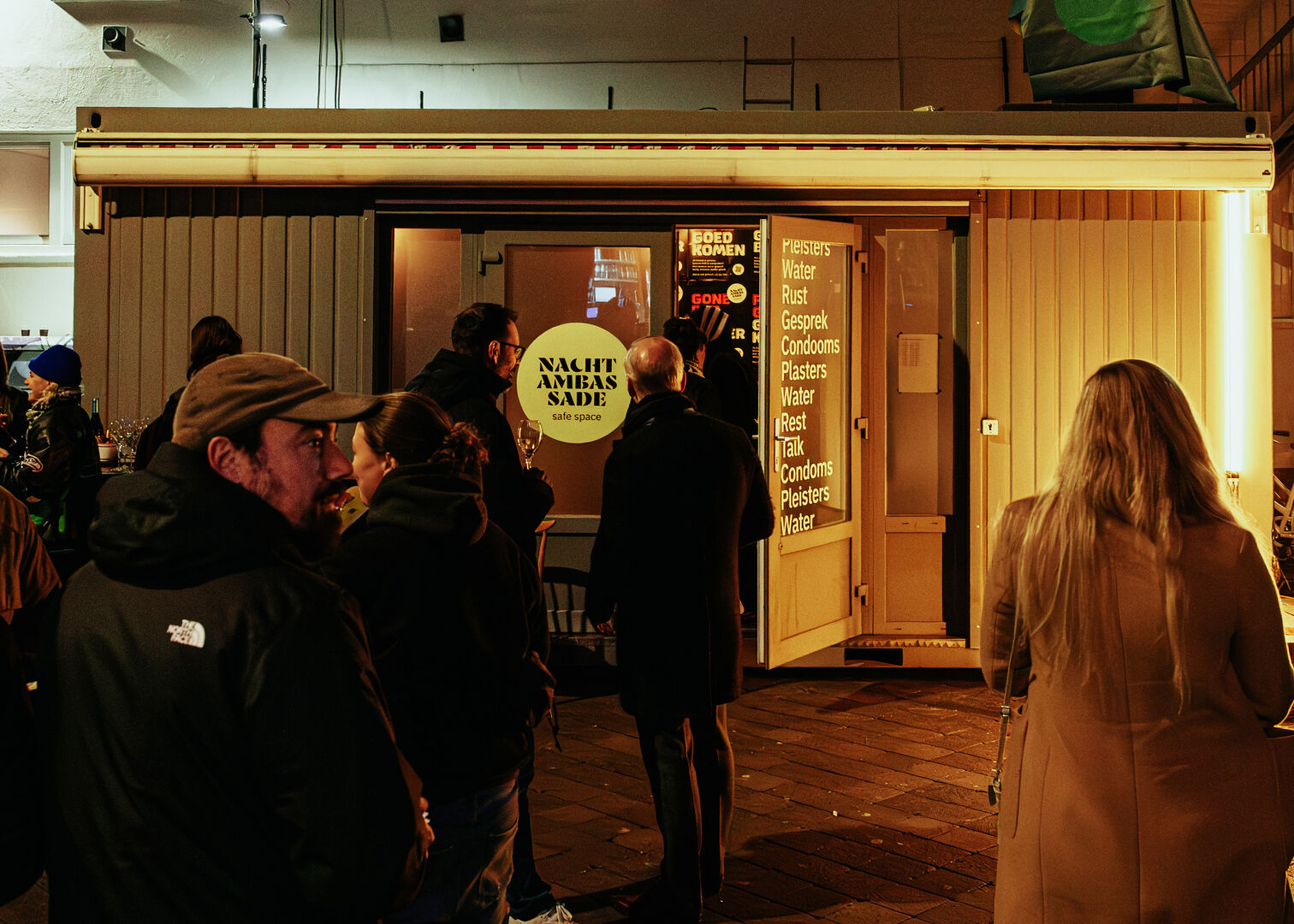 Knaapen support Nachtambassade