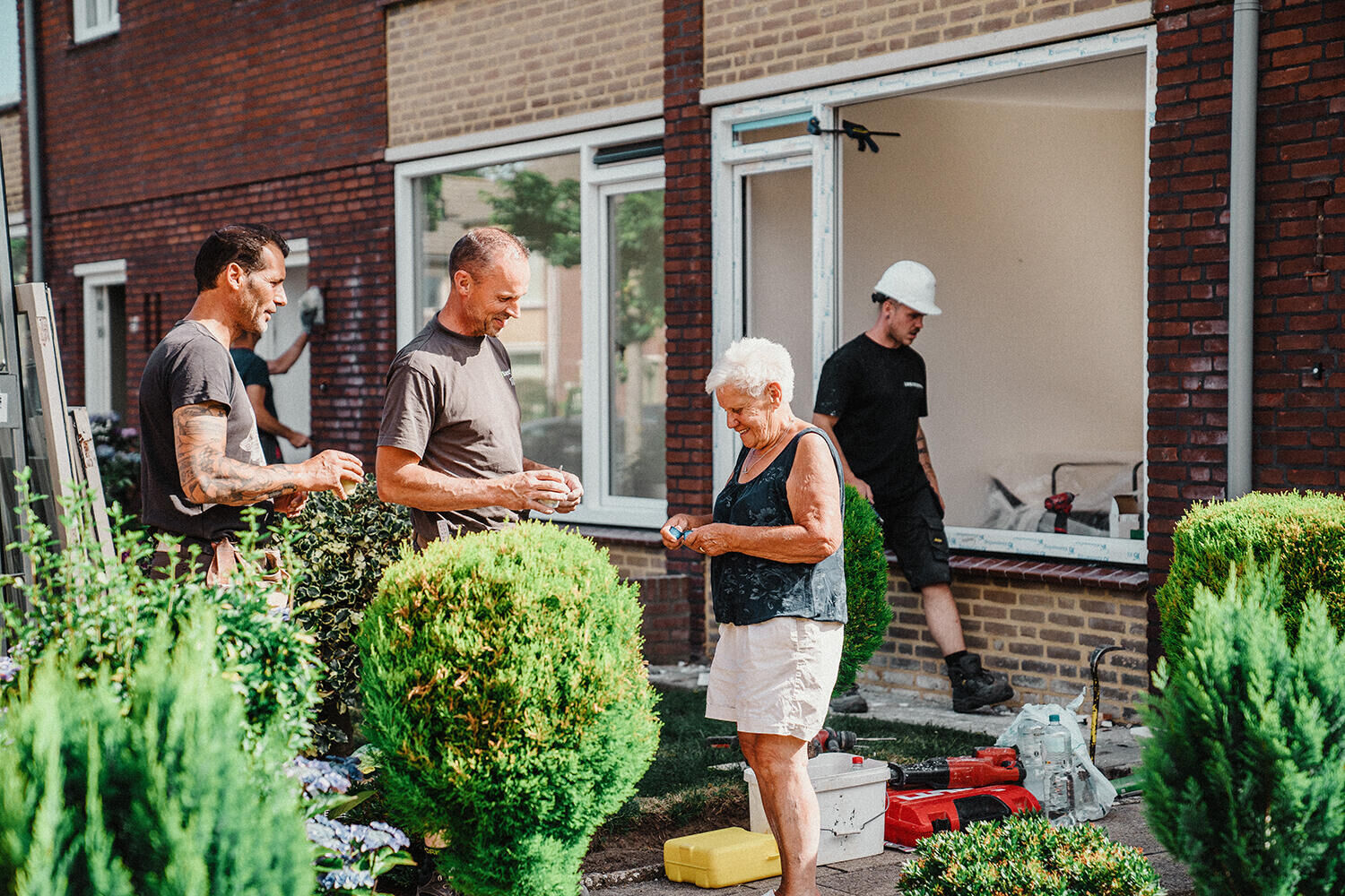 KnaapenTV - Bewoners ervaren uniek ontwerp en ROEF-daken met VR in Woensel-West